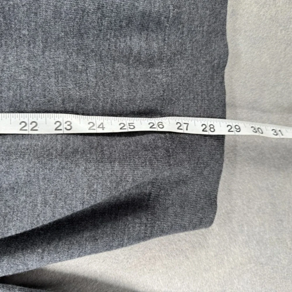 UNTUCKit Mens Spitler Sweater Size Medium‎ Gray V-Neck 100% Merino Wool Pullover